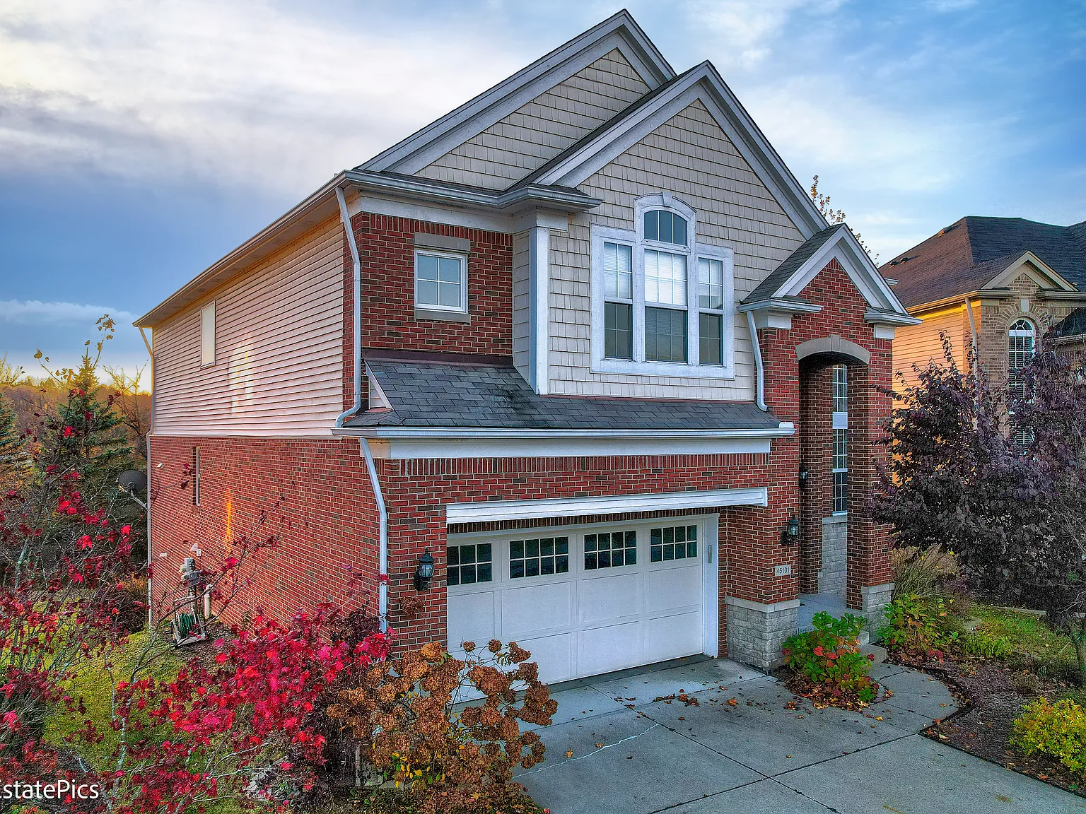 4 bed, 2.5 bath, 2654 sqft, $3,995 — Photo 3