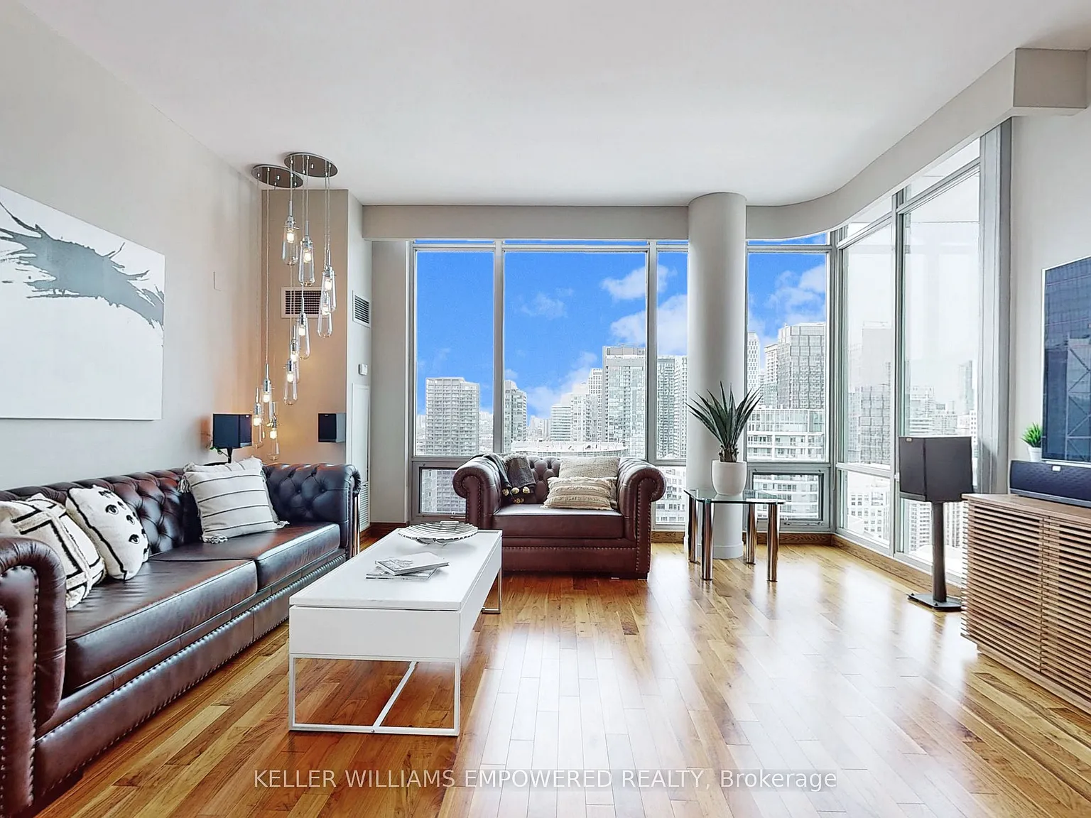 Optima Condos — Photo 4