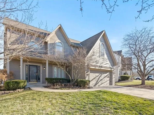 12121 Mackey St, Overland Park, KS 66213