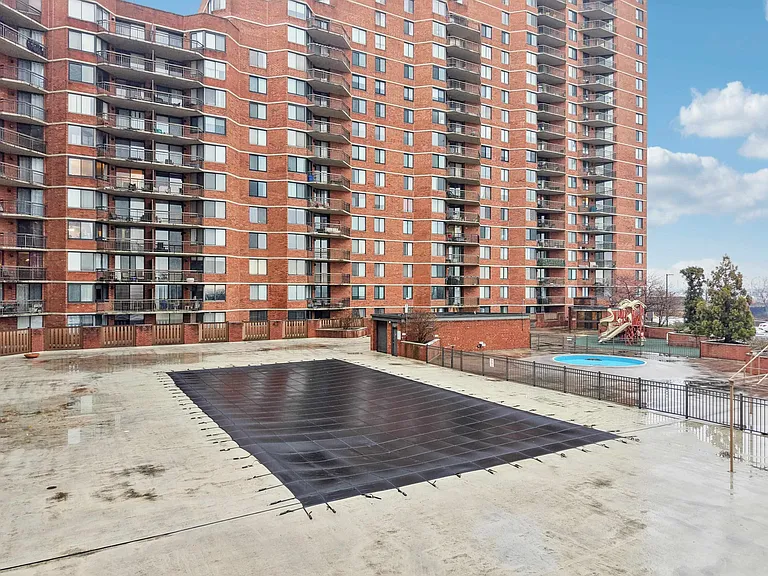 530 Harmon Cove Tower #530 — Photo 43