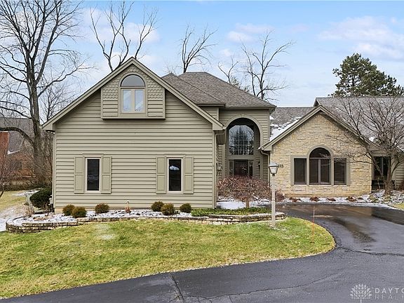 2nd image of 825 Lincoln Woods Ct