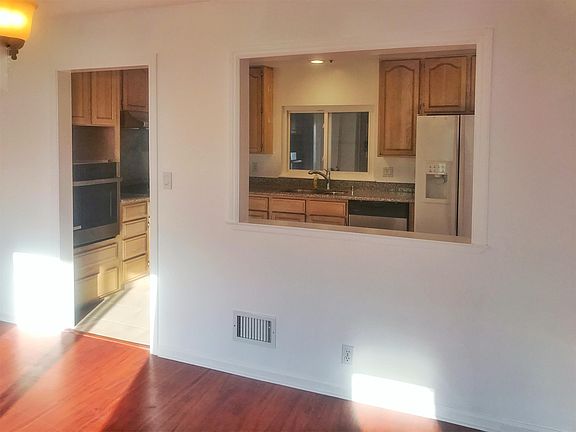 5th image of 728 Great Hwy APT 1