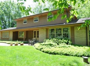 2617 W Chestnut Rd, Mequon, WI 53092