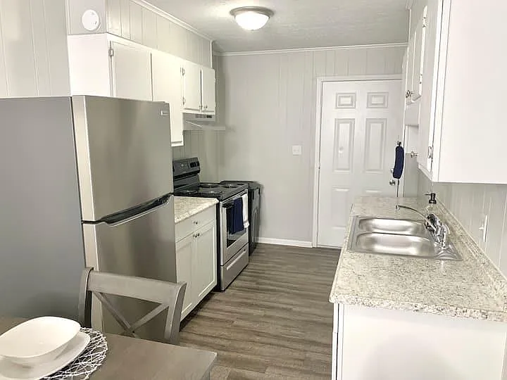 117 Catherine St — Photo 3