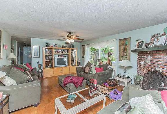 3rd image of 10737 Theis Avenue