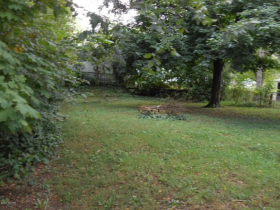 3rd image of 158 Broadway Blvd