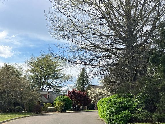 4th image of 5813 Penshurst Ct