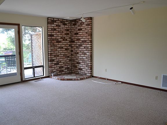 4th image of 591 Donald Dr