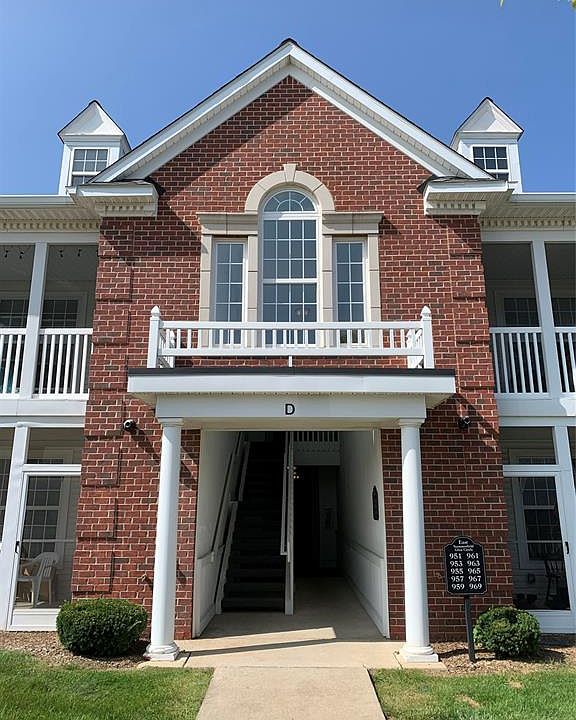1st image of 930 W Summerfield Glen Cir