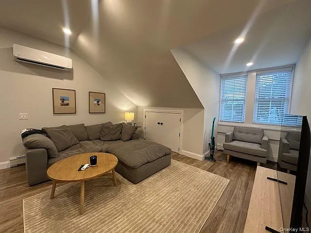 68 Nassau Rd #2 — Photo 5