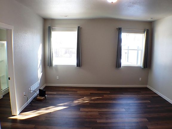 Master Bedroom w/ walk-in closet