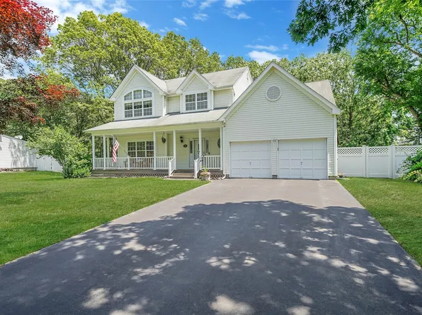141 Norwalk Avenue, Medford, NY 11763