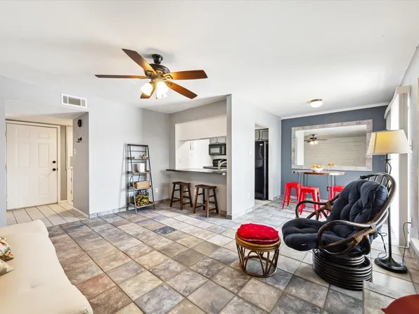 18515 Egret Bay Blvd APT 808, Houston, TX 77058