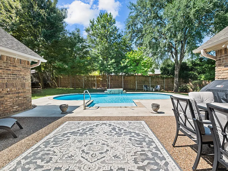 1830 Bent Tree Ln — Photo 32