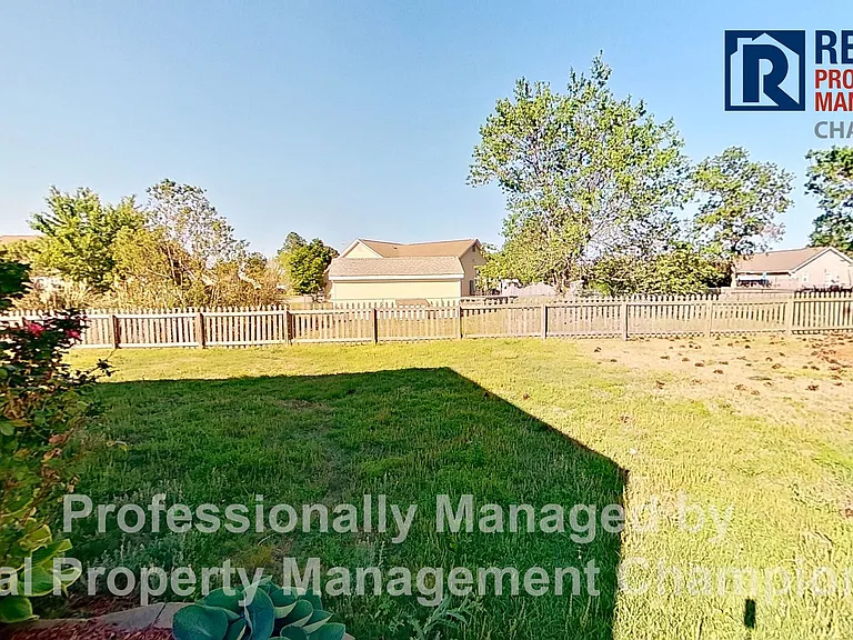 802 Plainfield Ct — Photo 29