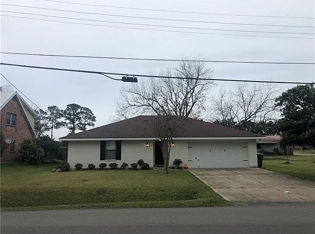 1st image of 302 Camellia Ave