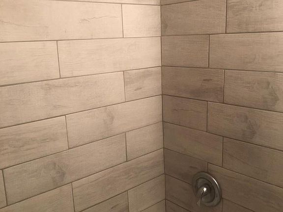 5th image of 522 W 44th Pl Floor 2