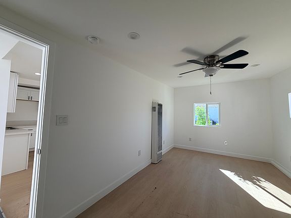 4th image of 2669 Clyde Ave #A