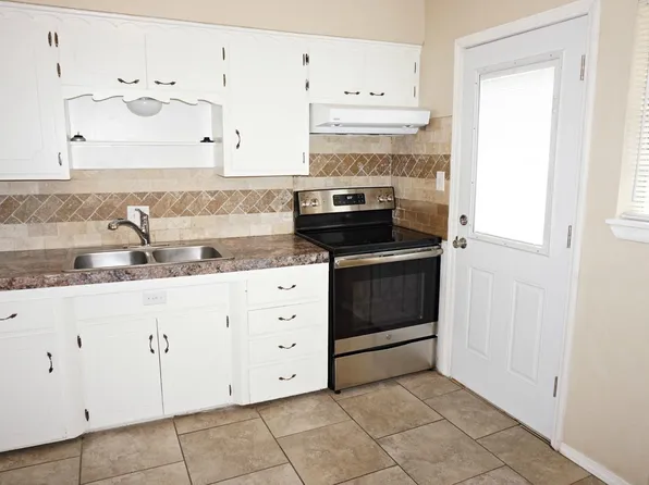 706 NW 53rd St, Lawton, OK 73505