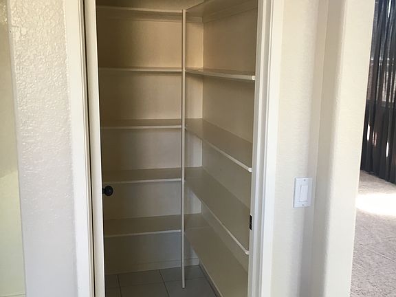Walk in pantry