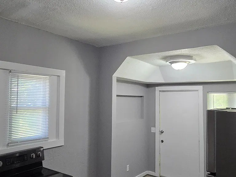 1541 Chelsea Ave — Photo 11