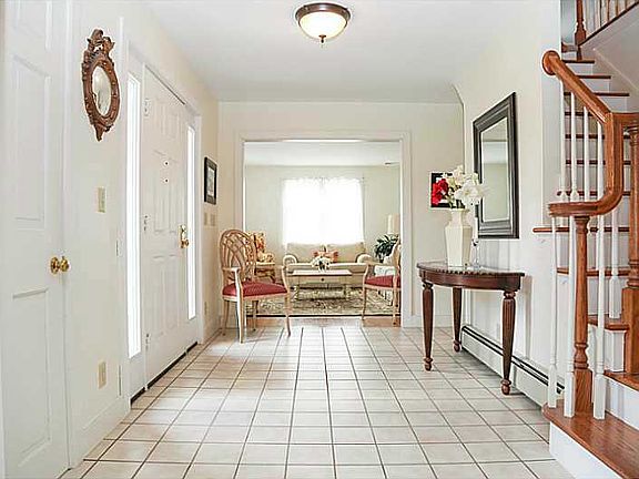 4th image of 75 Kettle Pond Dr
