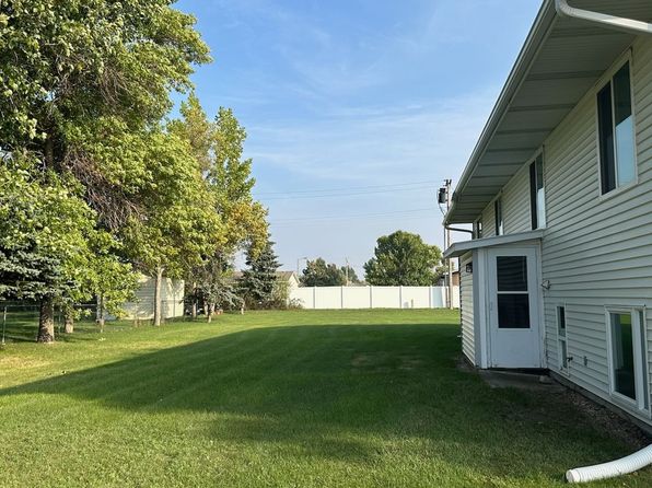 Apartment- Bowbells, 202 Railway St SW #1, Bowbells, ND 58721