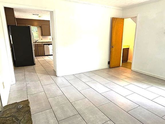 4th image of 805 Arbor Hill Dr