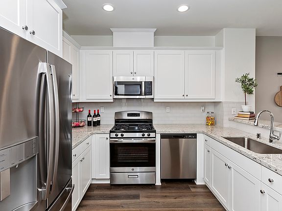 5th image of 41979 Isadora St #802