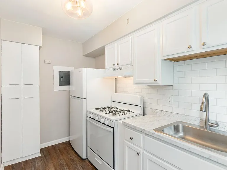 Asmann Apts — Photo 19