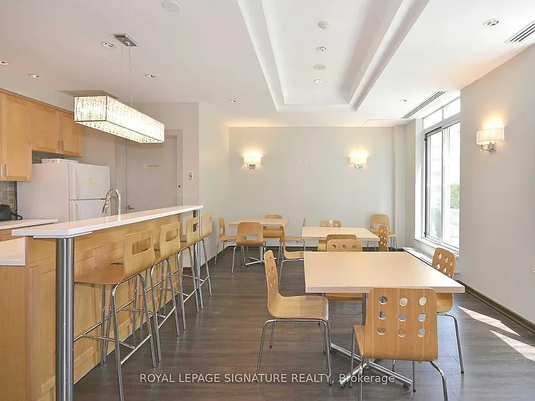 212 Eglinton Ave E #1411 — Photo 29