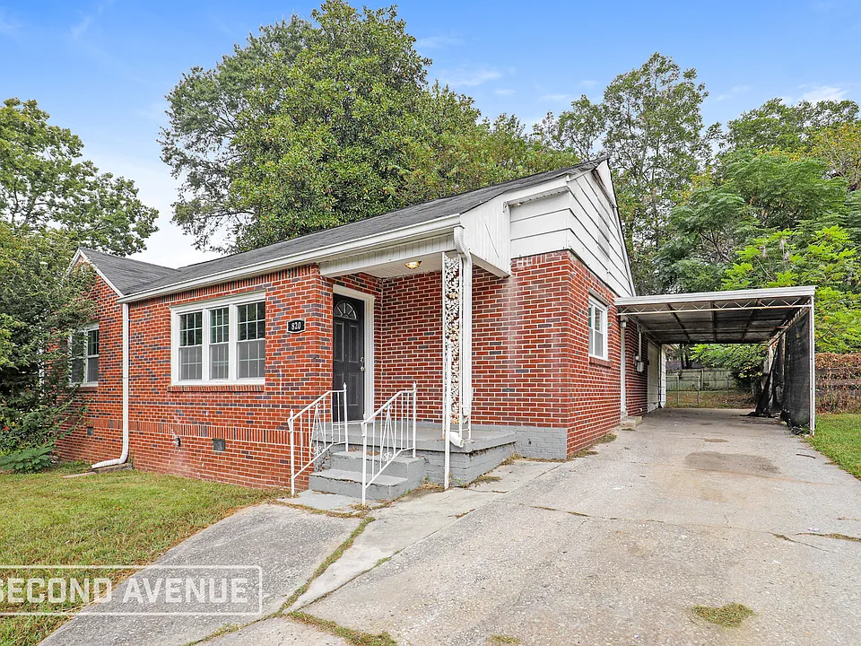820 Slaton St