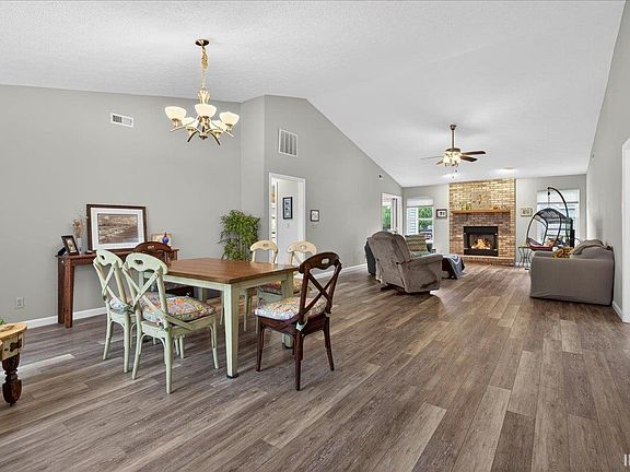 4th image of 400 Buckingham Dr