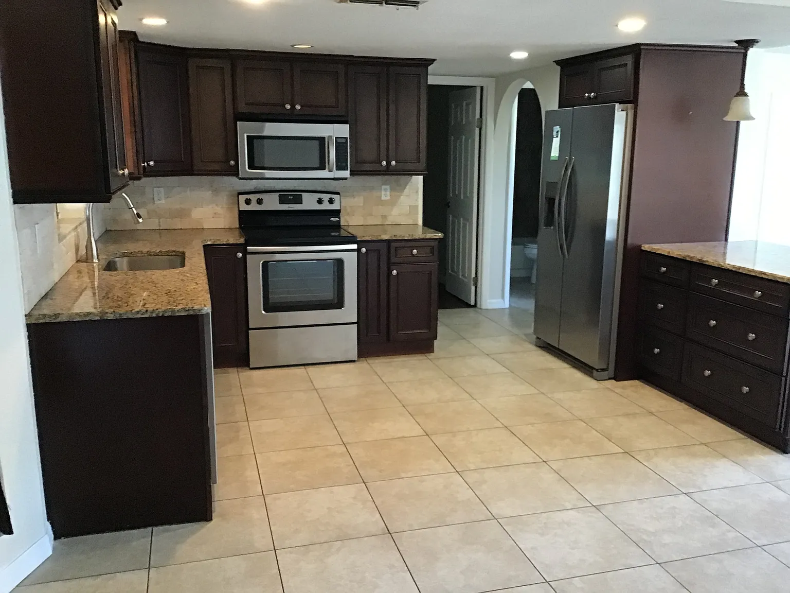 3 bed, 1600 sqft, $1,800 — Photo 4
