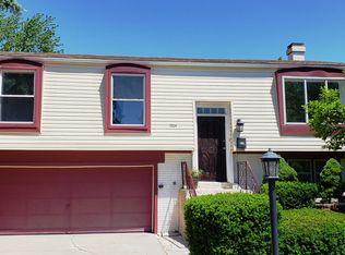 1504 N Green Meadows Blvd, Streamwood, IL 60107