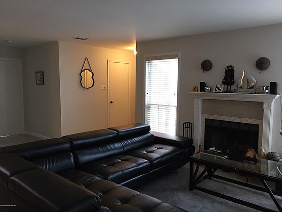5th image of 499 Hawthorne Pl