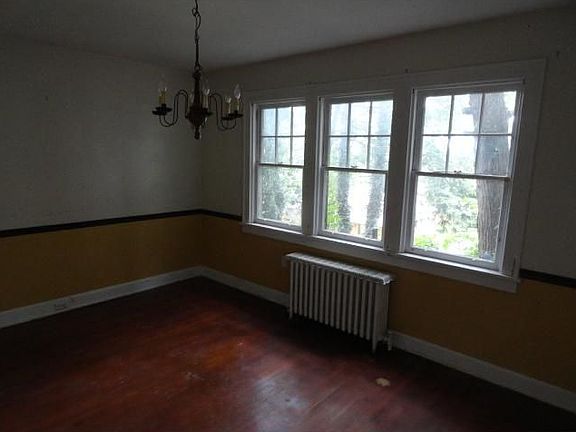 5th image of 208 Clopper St
