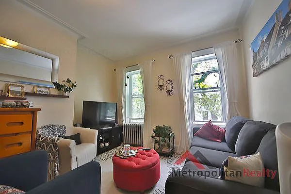 Rented by Metropolitan Realty | media 7