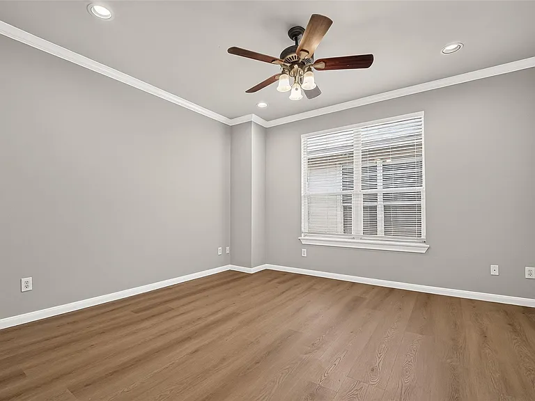 1513 Roy St — Photo 33