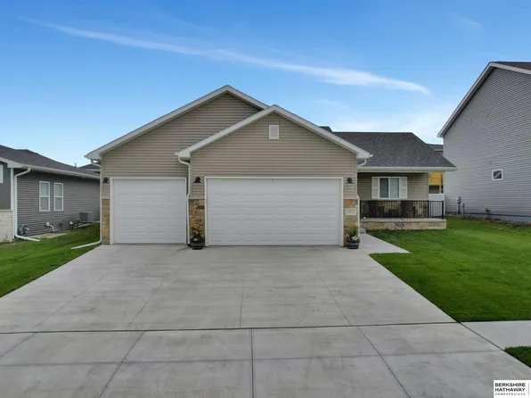 1610 NW 52nd St, Lincoln, NE 68528