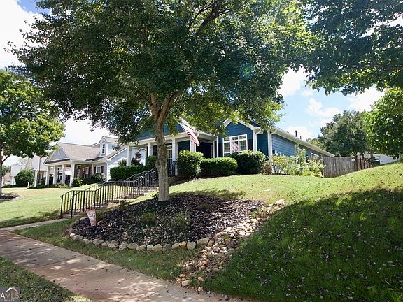 2nd image of 38 Tapestry Ln
