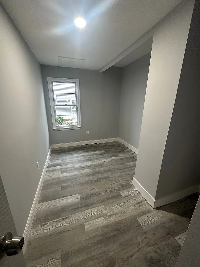 3bd Single Garfield Section 8 *All Utilities Included* *Street Parking* — Photo 3