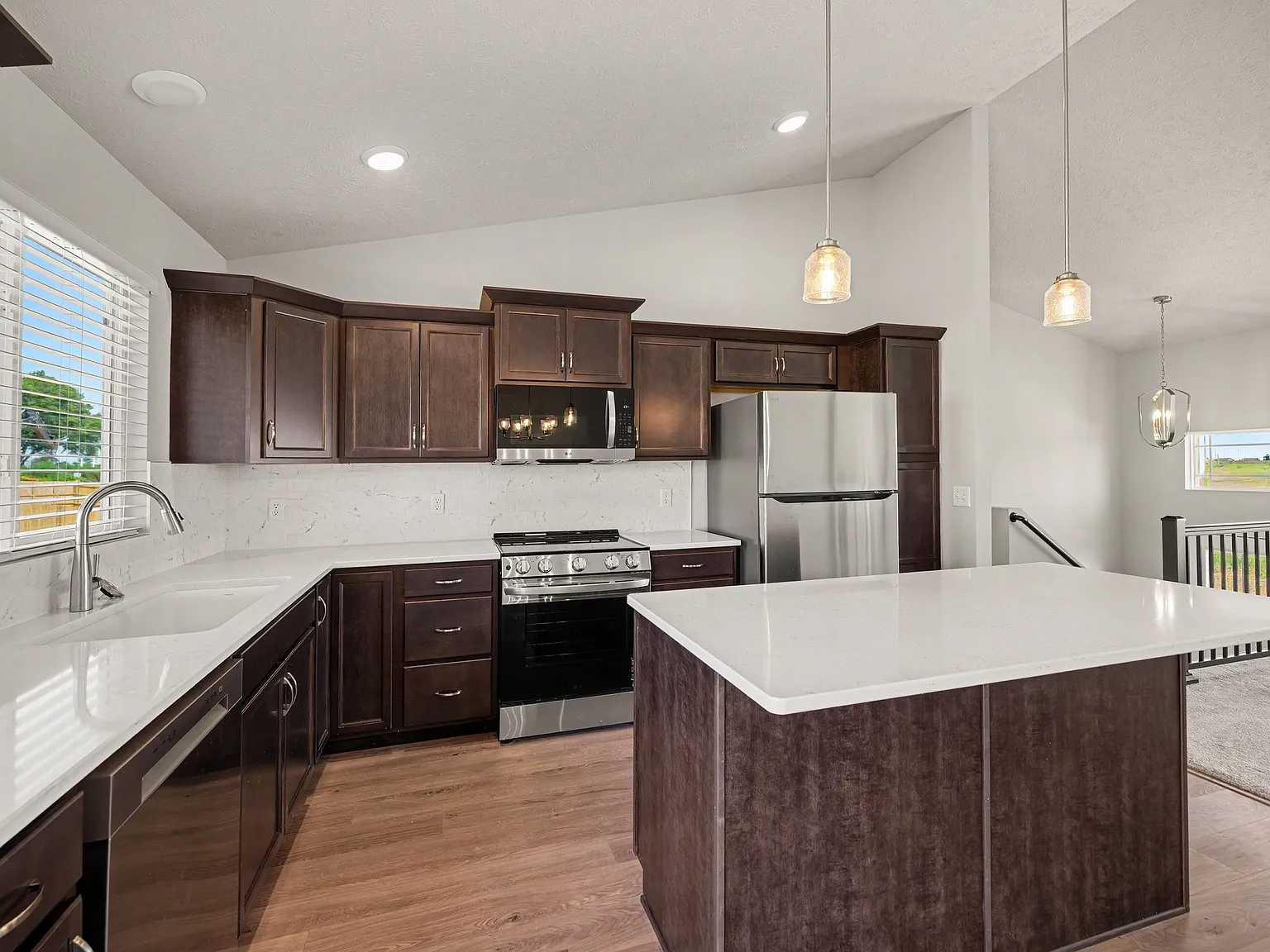 3 bed, 1640 sqft, $3,195 — Photo 3
