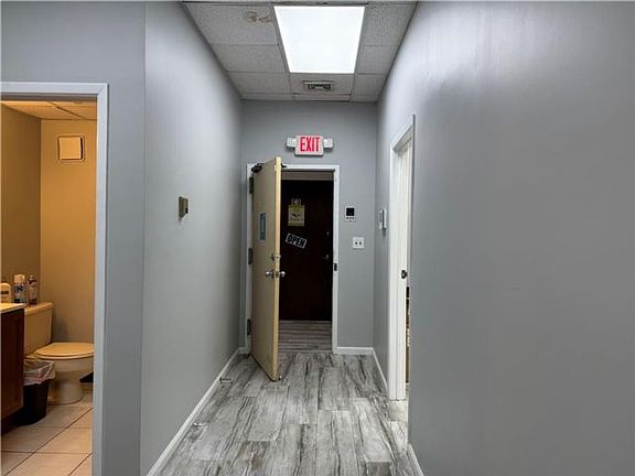 3rd image of 2015 Forest Ave Suite C4