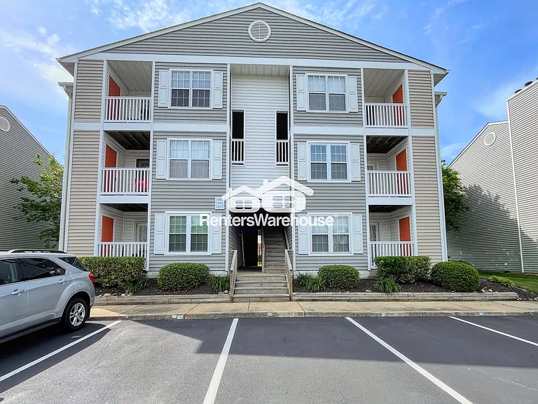 1843 Chantilly Ct #404 — Photo 1