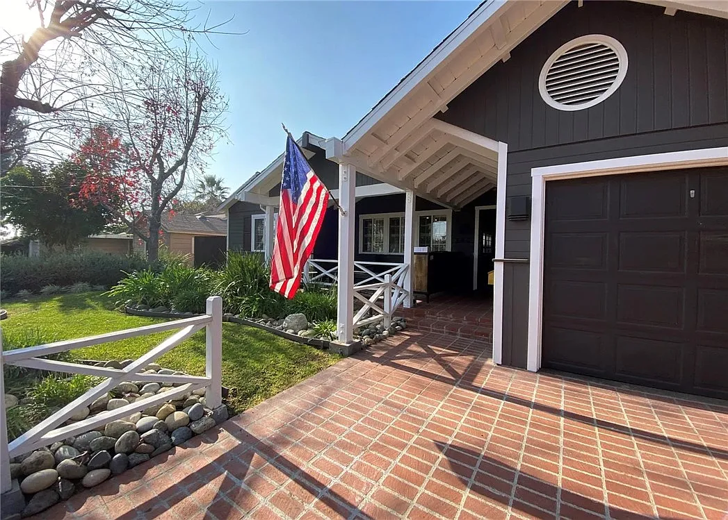 3 bed, 2319 sqft, $5,600 — Photo 2