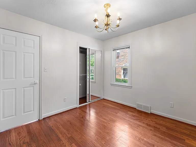 2604 Venice St — Photo 12