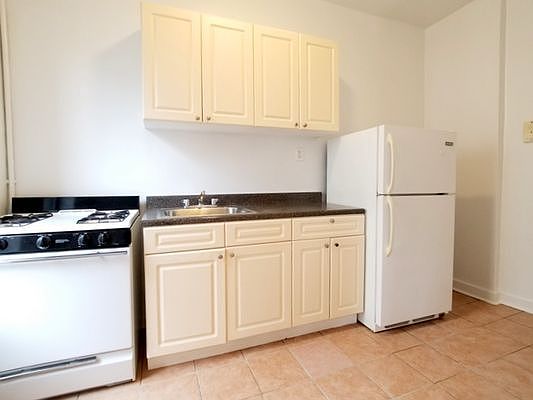 3rd image of 138 Haven Ave APT 21A