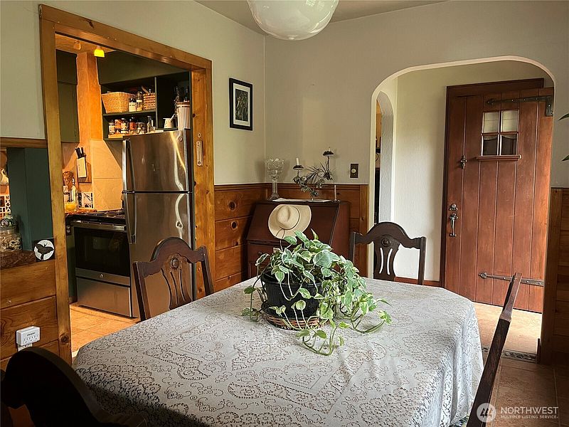 5th image of 2733 Fir Street
