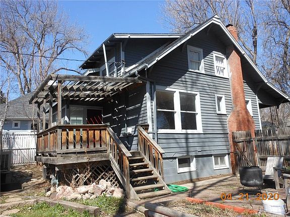 3rd image of 216 Parkhill Dr